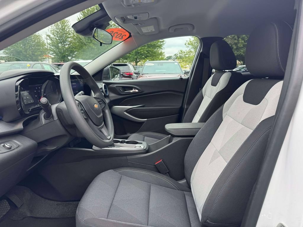 Used 2026 Chevrolet Trax LS FWD image 15