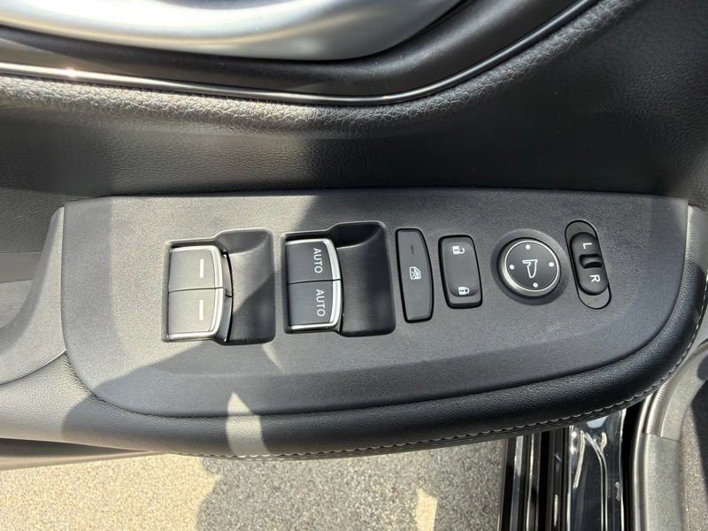Used 2025 Honda HR-V EX-L image 16