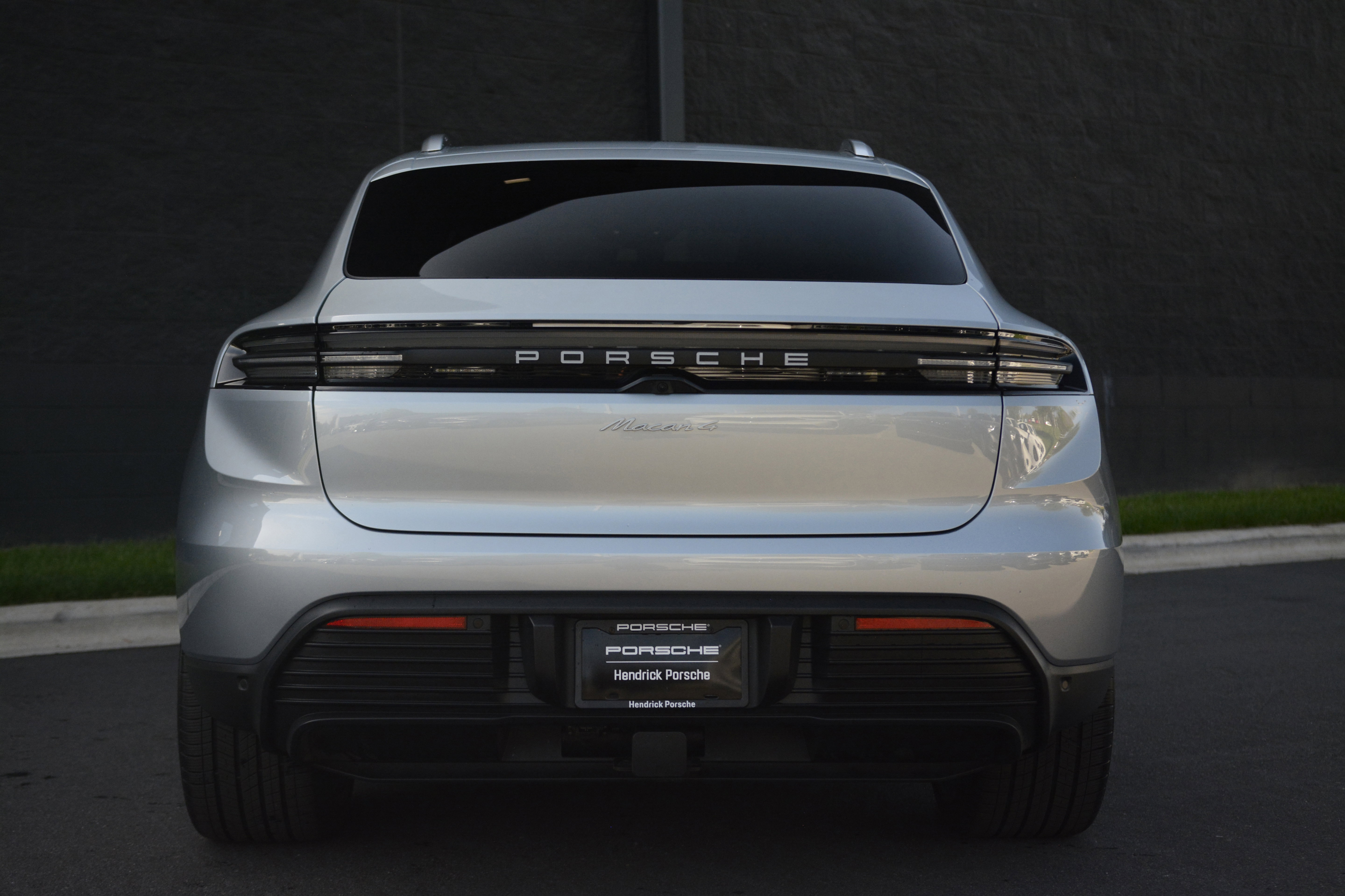 Certified 2025 Porsche Macan 4 Electric image 6