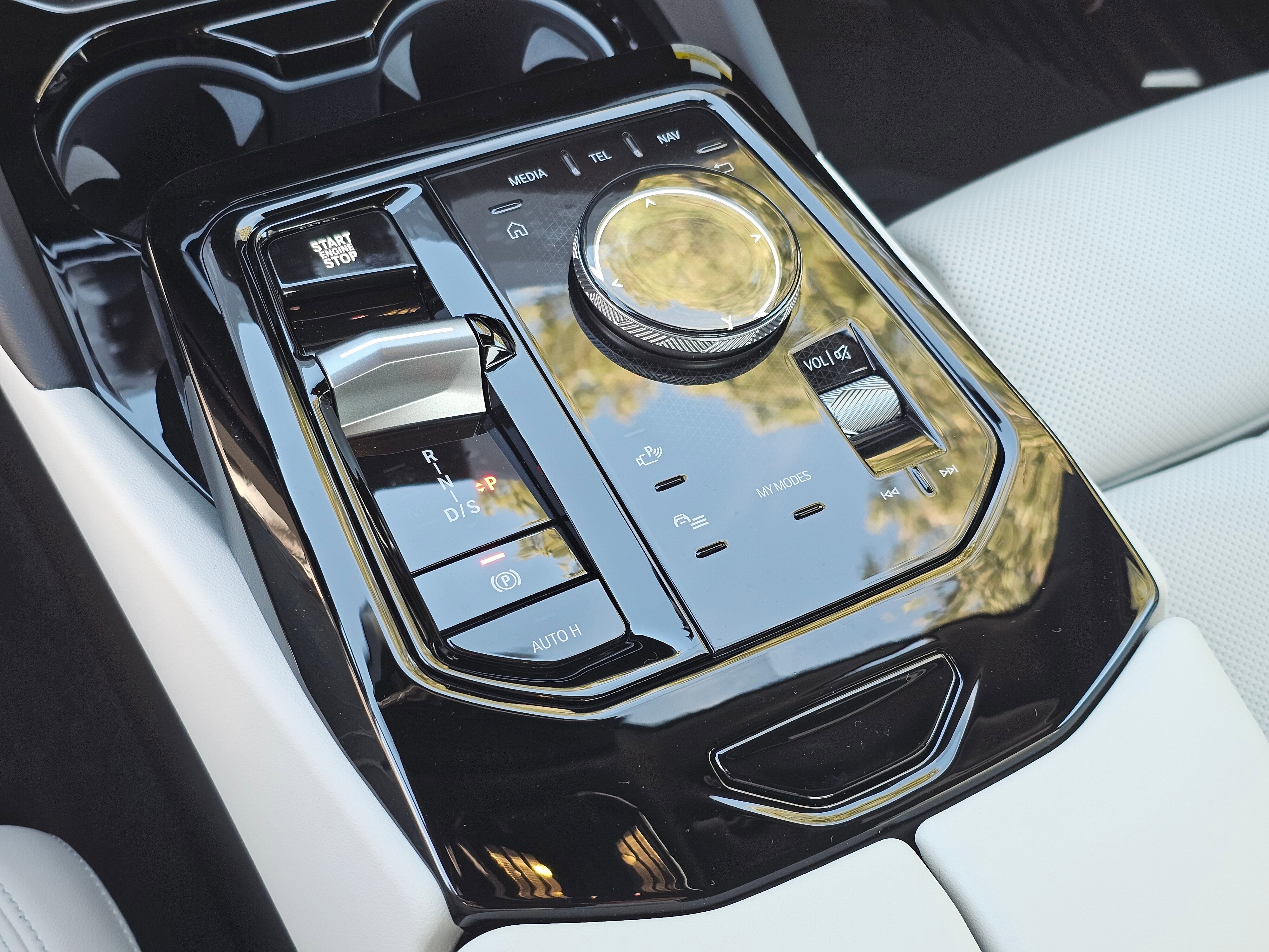 New 2025 BMW 530i xDrive image 23