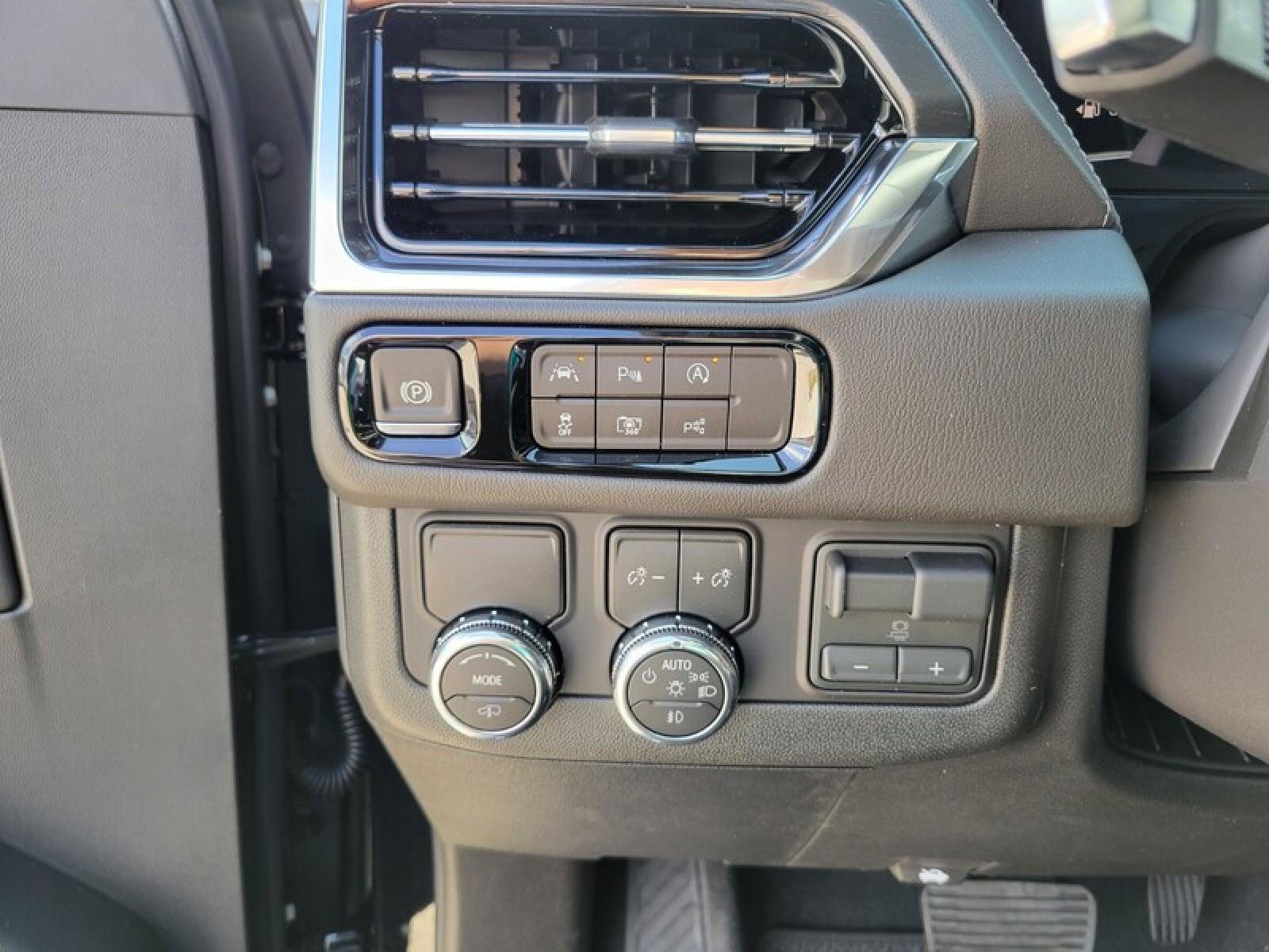 New 2026 GMC Yukon XL Denali image 21