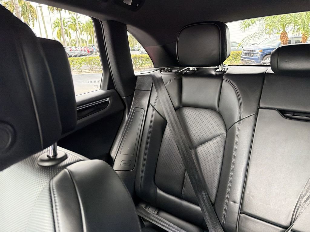 Used 2022 Porsche Macan w/ Premium Package Plus image 11