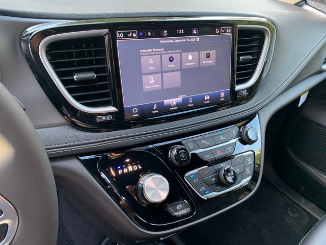 New 2027 Chrysler Pacifica Select FWD image 18