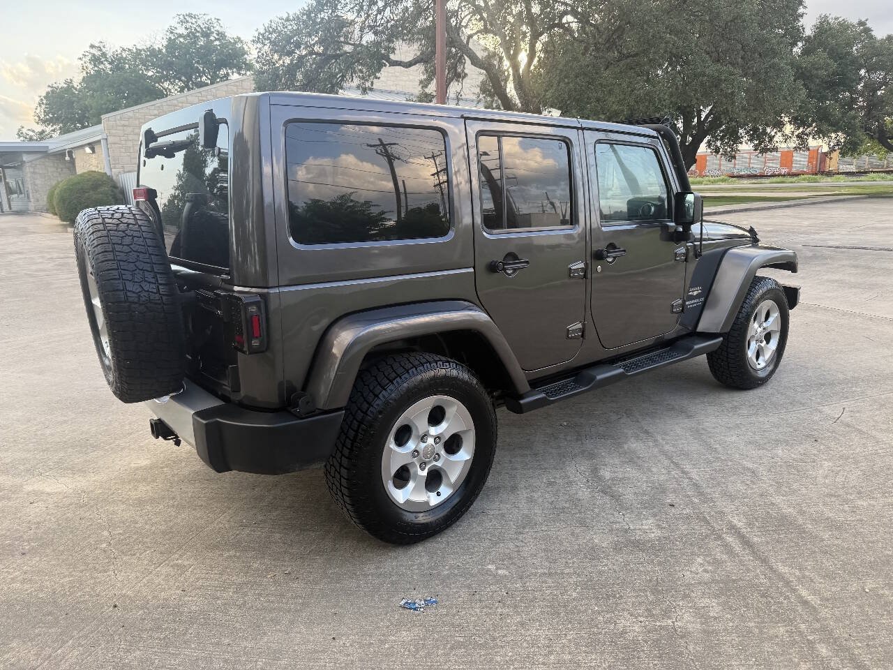 Used 2014 Jeep Wrangler Unlimited Sahara w/ Max Tow Package AWD/4WD image 5