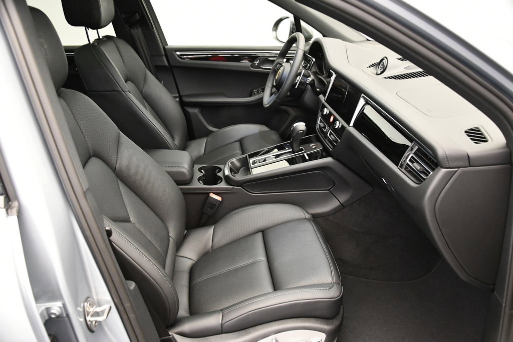 Certified 2025 Porsche Macan Turbo image 49