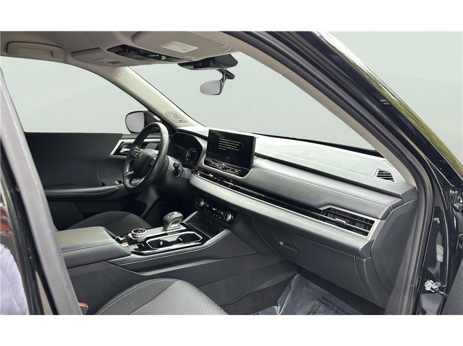 Used 2026 Mitsubishi Outlander ES FWD image 21