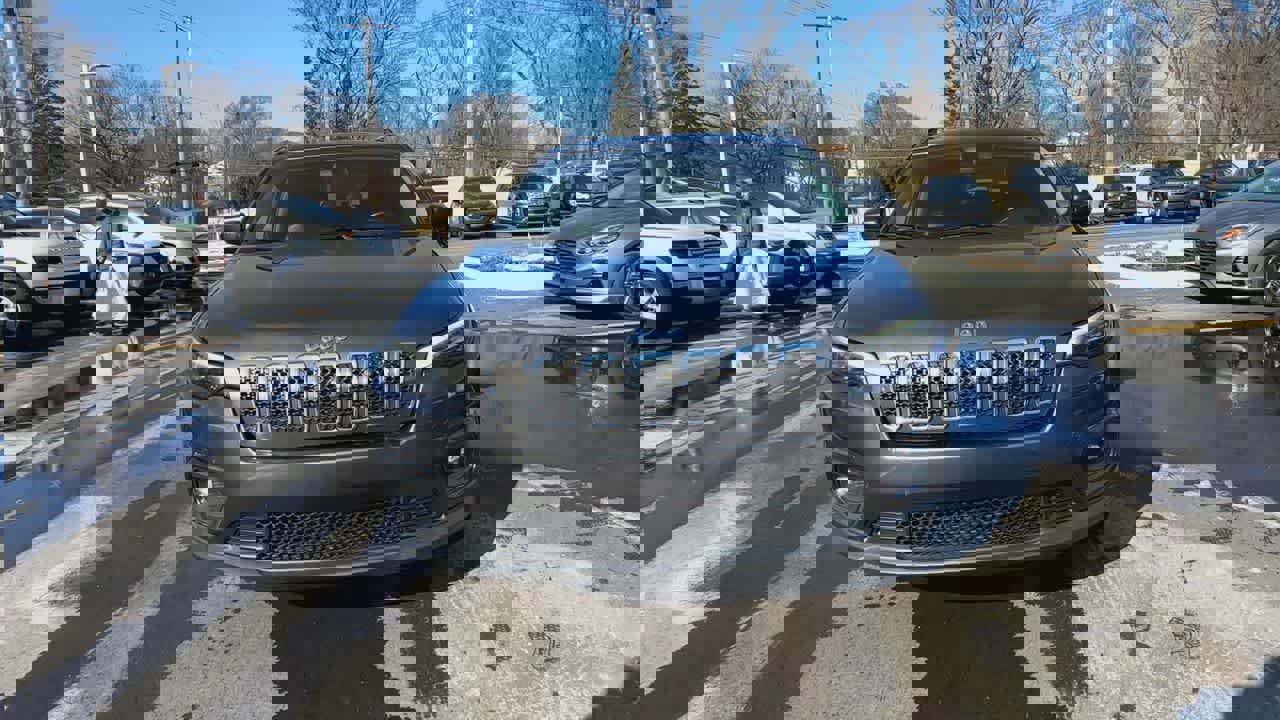 Used 2019 Jeep Cherokee Latitude Plus w/ Cold Weather Group image 3