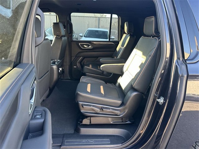 Used 2024 GMC Yukon XL AT4 w/ Technology Package image 24