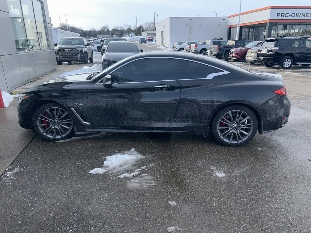 Used 2017 INFINITI Q60 Red Sport 400 image 5
