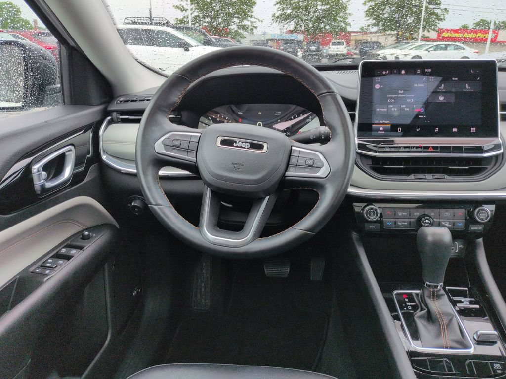 Used 2022 Jeep Compass Limited w/ Sun and Sound Group AWD/4WD image 13