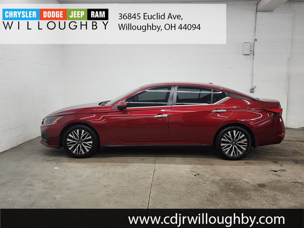 Used 2023 Nissan Altima 2.5 SV w/ SV Premium Package image 5
