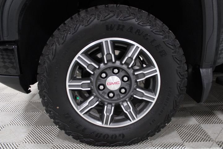 Used 2024 GMC Sierra 1500 AT4 w/ Technology Package image 32