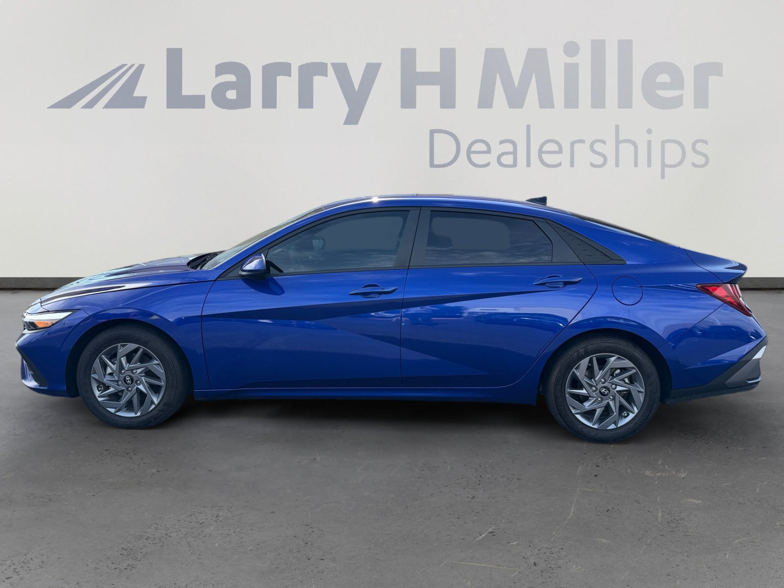 Used 2024 Hyundai Elantra SEL FWD image 2