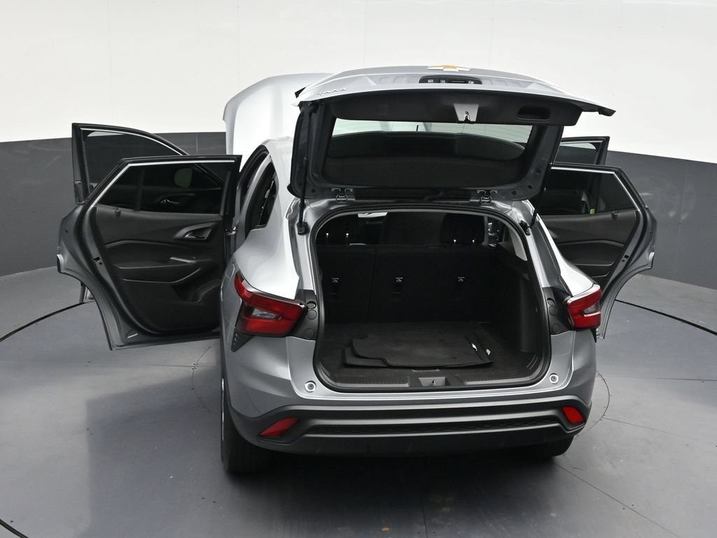 Used 2024 Chevrolet Trax LS FWD image 36