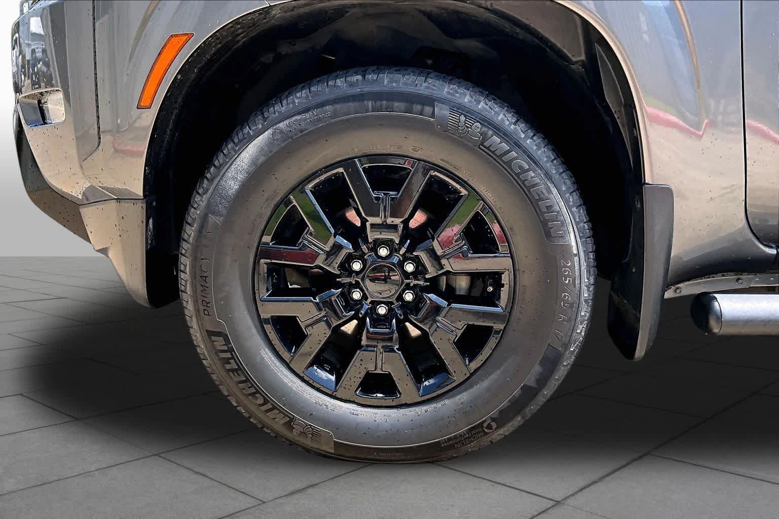 Certified 2023 Nissan Frontier SV w/ Midnight Edition Package AWD/4WD image 10