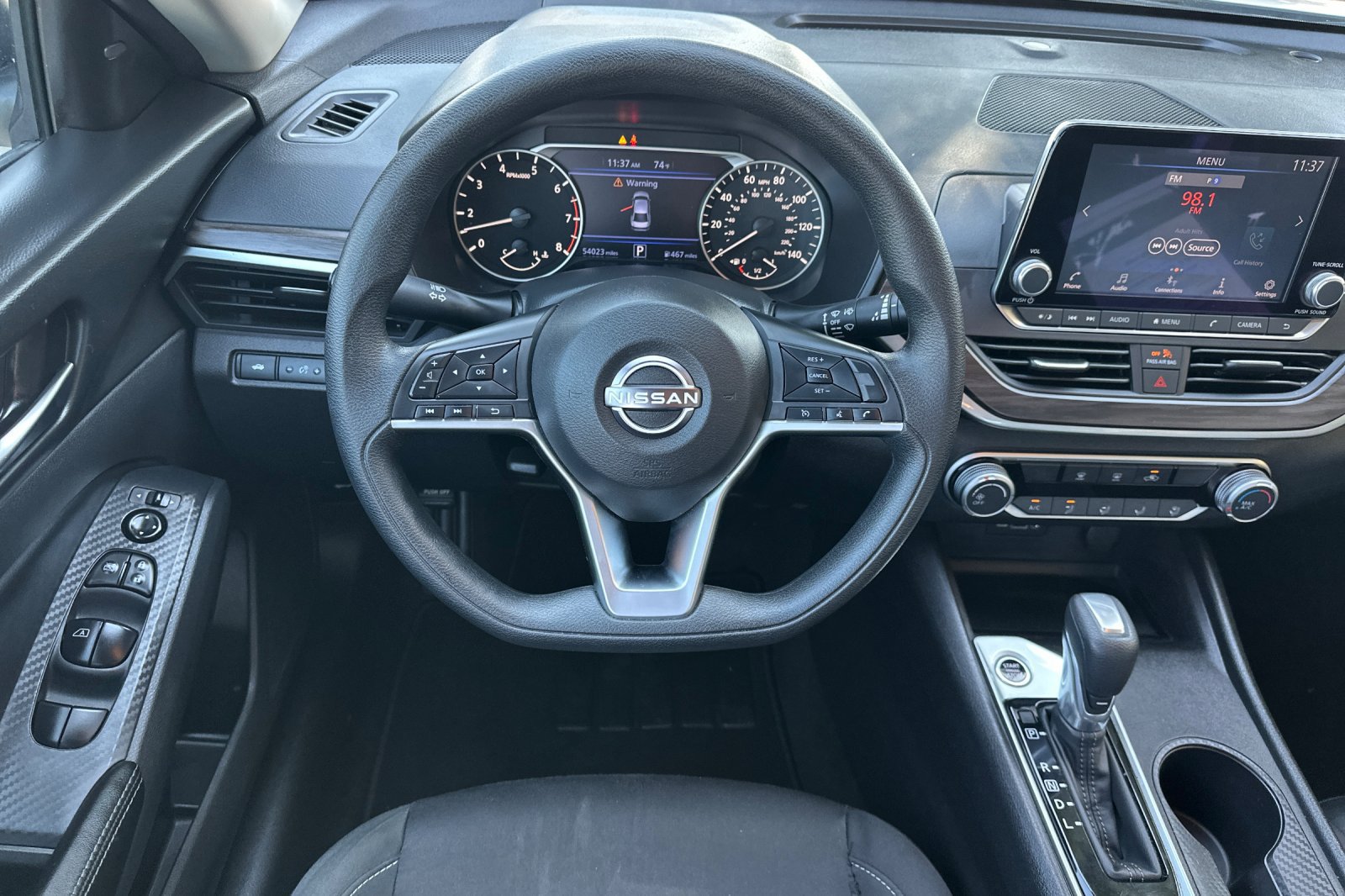 Used 2025 Nissan Altima 2.5 SV FWD image 14