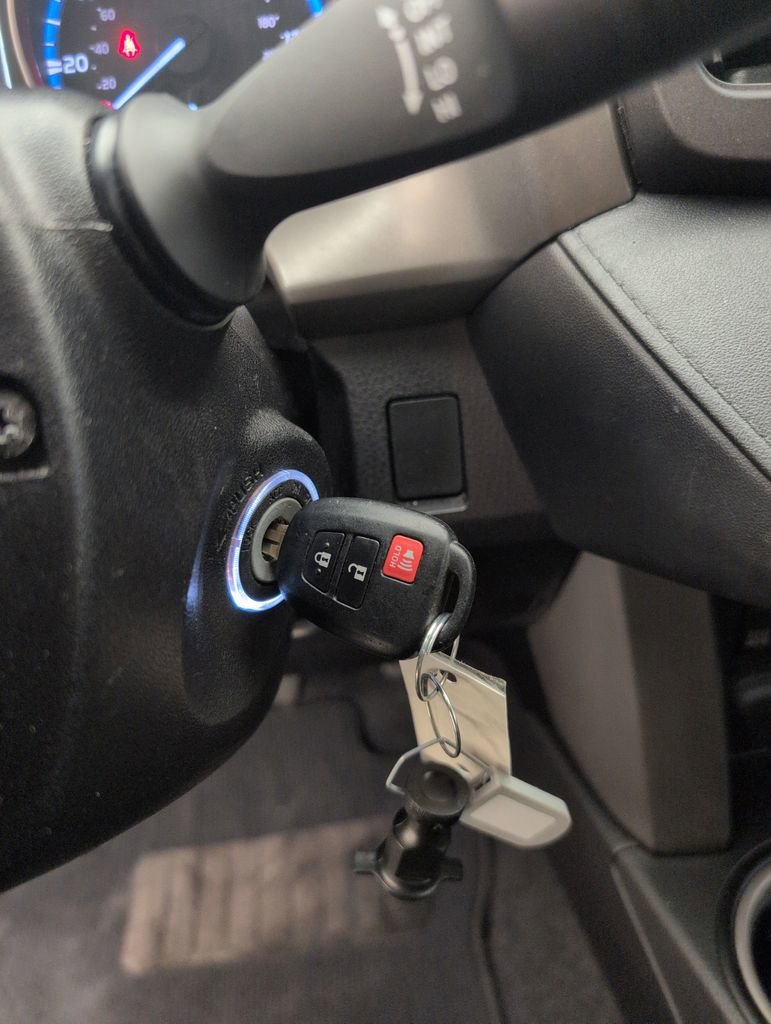 Used 2017 Toyota RAV4 LE FWD image 39