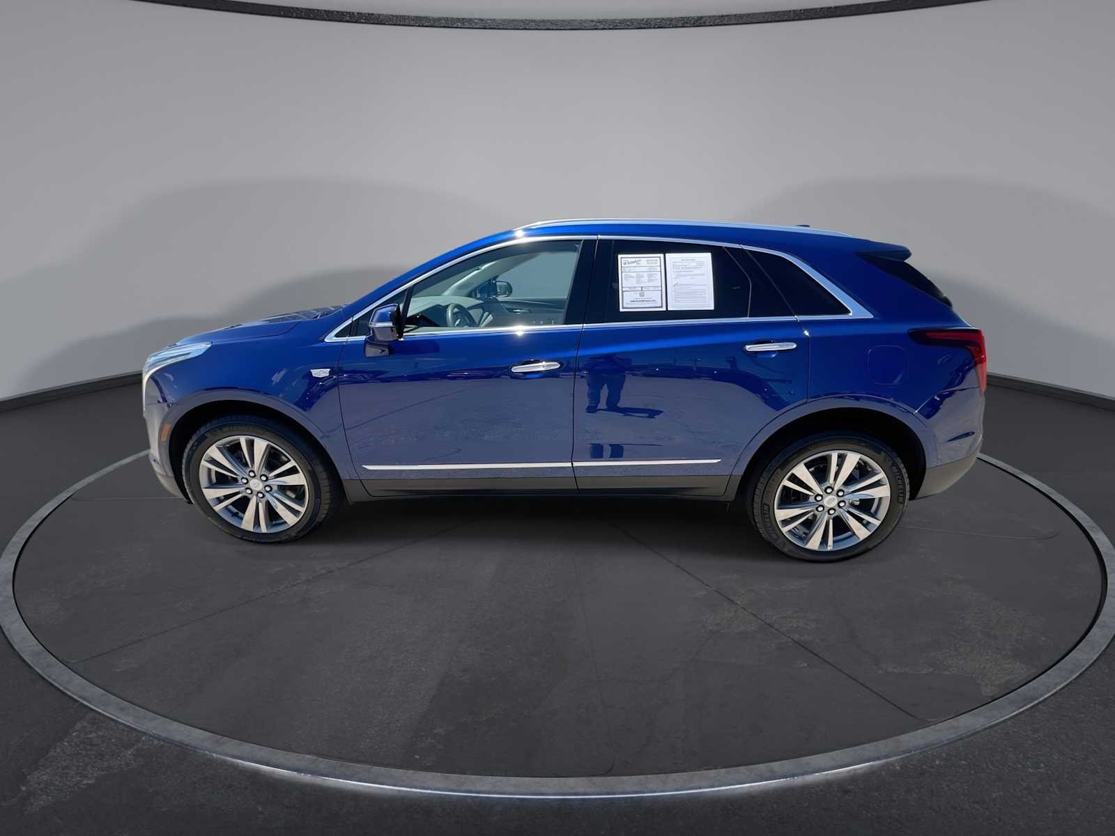 Certified 2025 Cadillac XT5 Premium Luxury AWD/4WD image 5