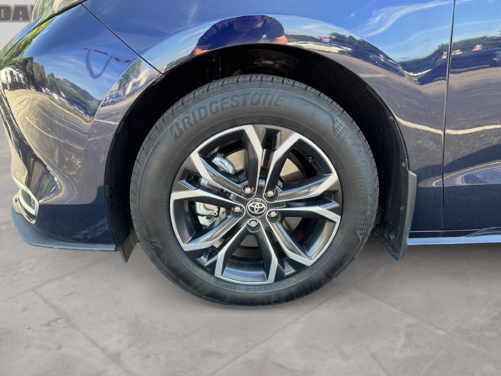 Used 2026 Toyota Sienna Platinum AWD/4WD image 14