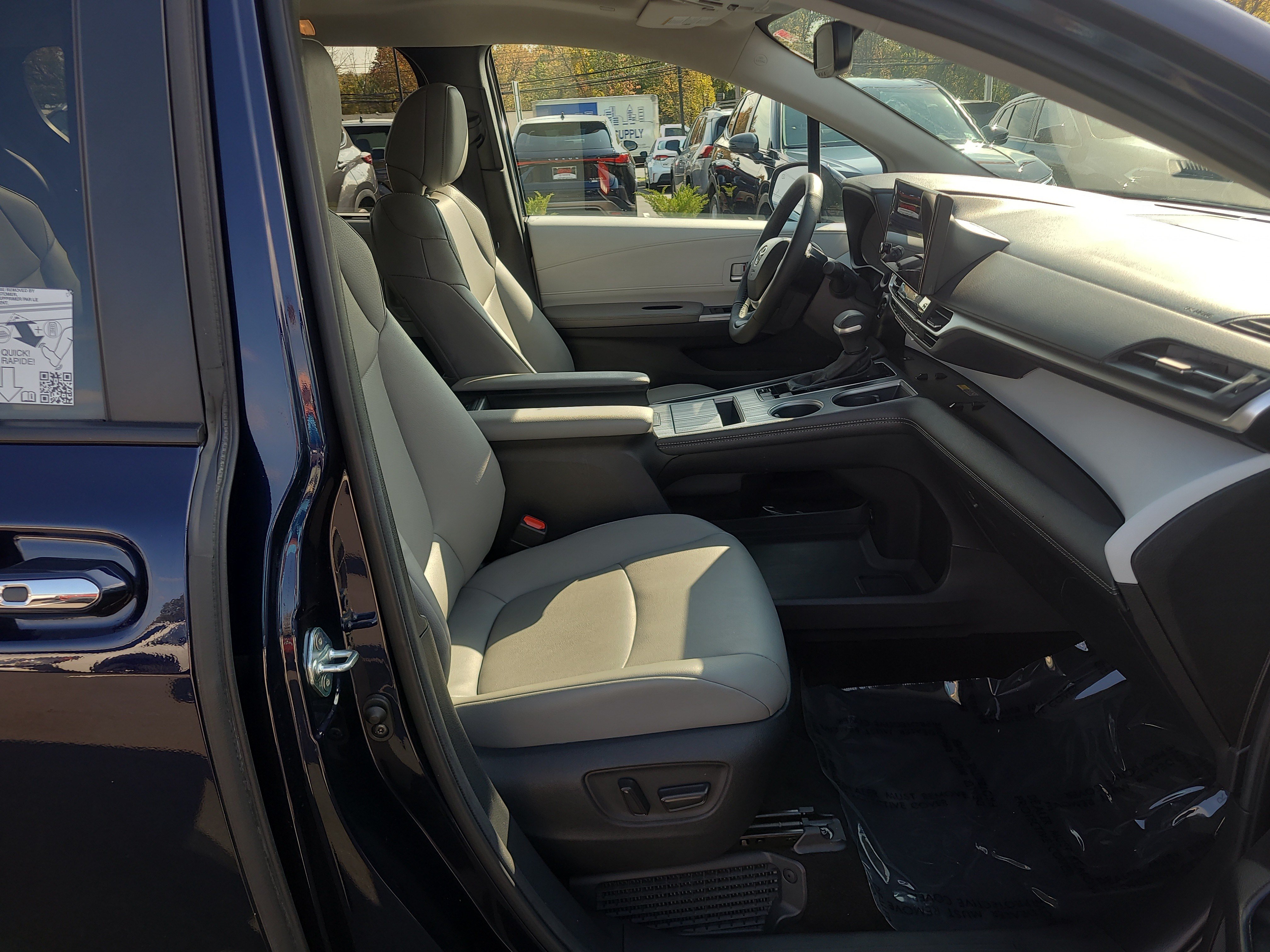 Certified 2026 Toyota Sienna XLE FWD image 17