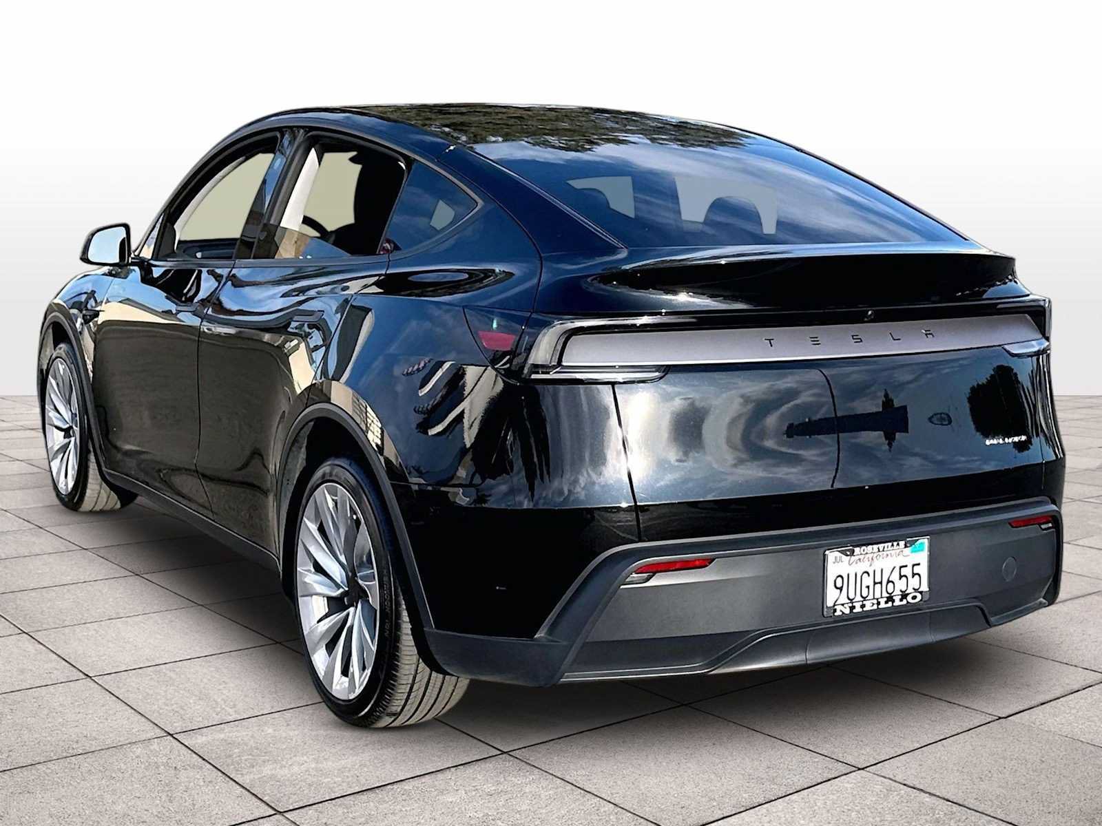 Used 2026 Tesla Model Y AWD image 13