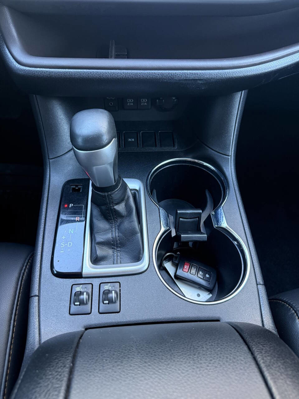 Used 2019 Toyota Highlander SE image 28