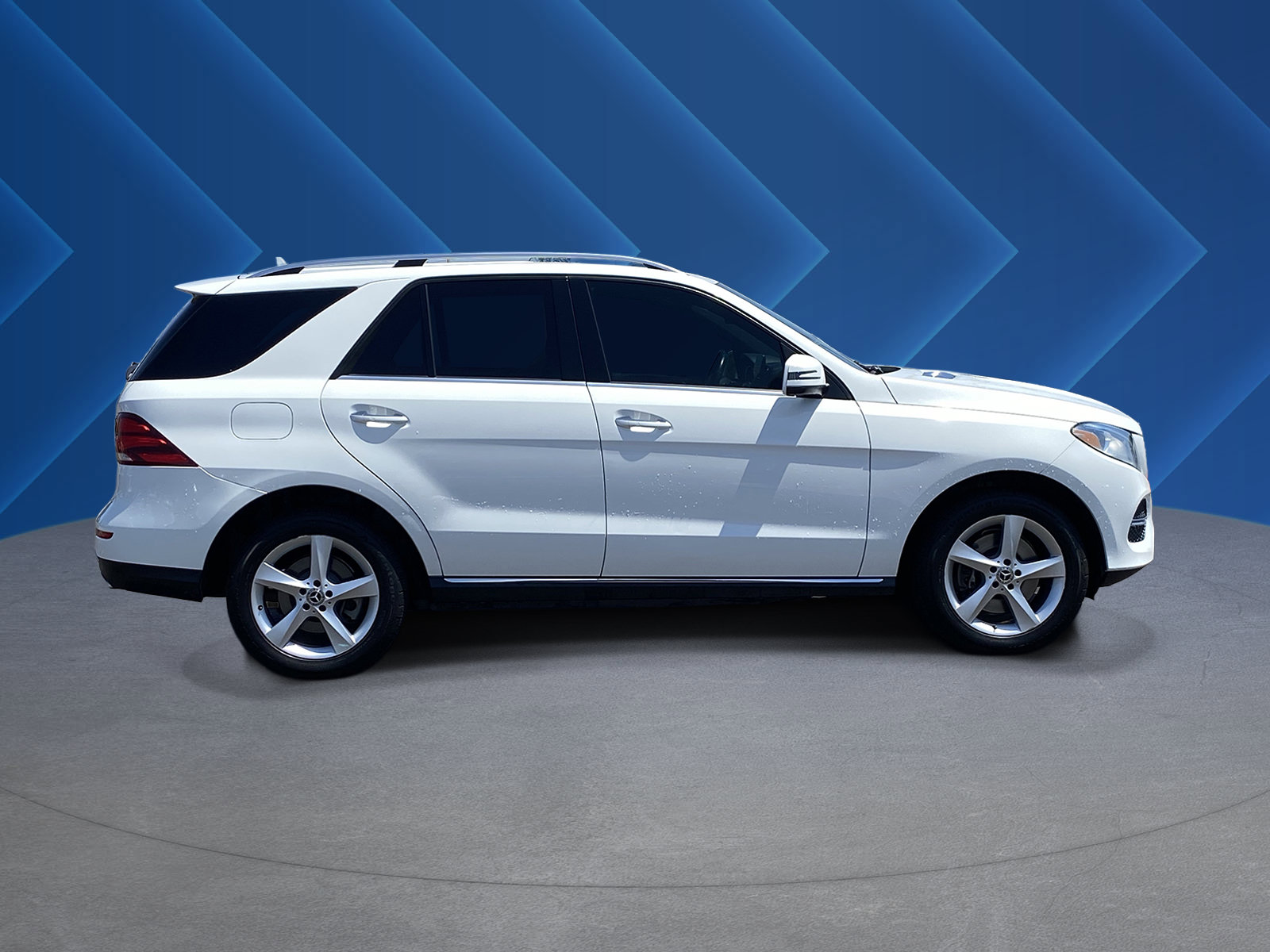 Used 2019 Mercedes-Benz GLE 400 4MATIC image 2