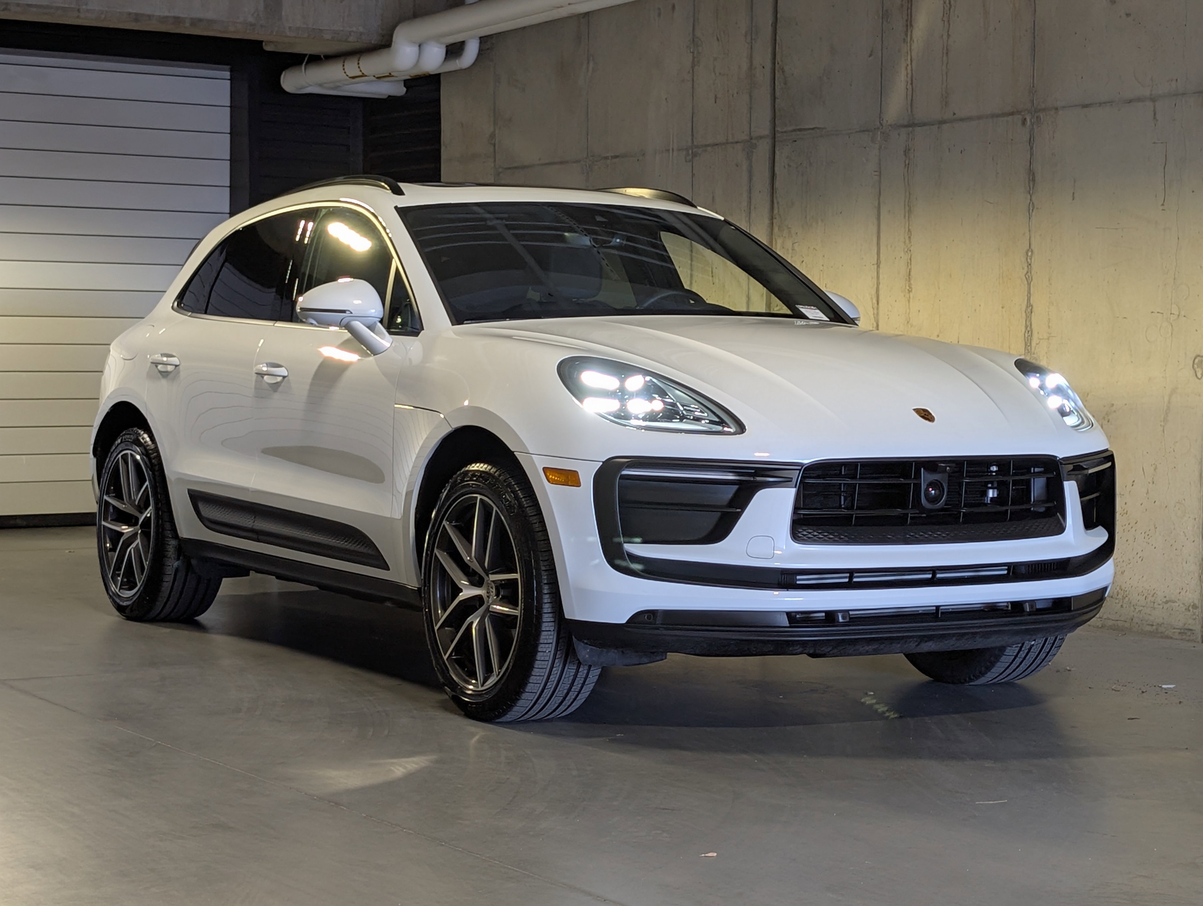 Certified 2025 Porsche Macan image 11