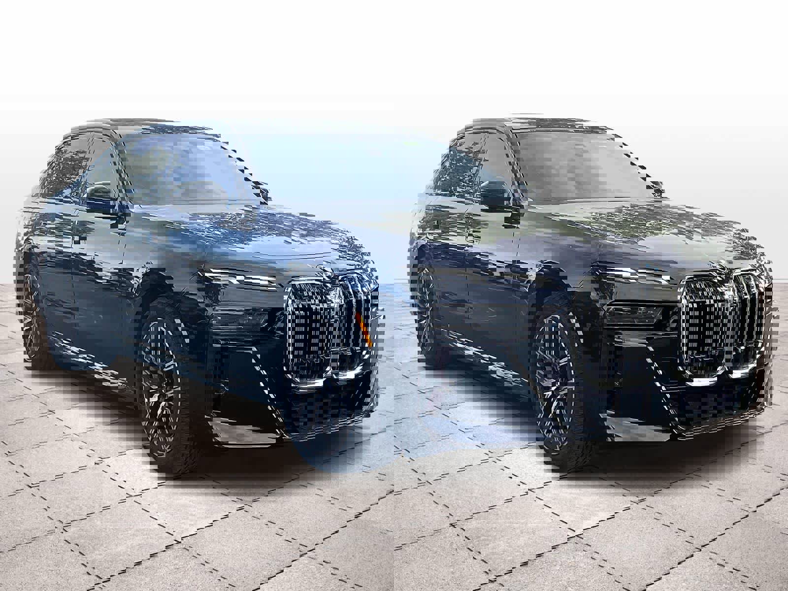 Used 2023 BMW 740i image 2