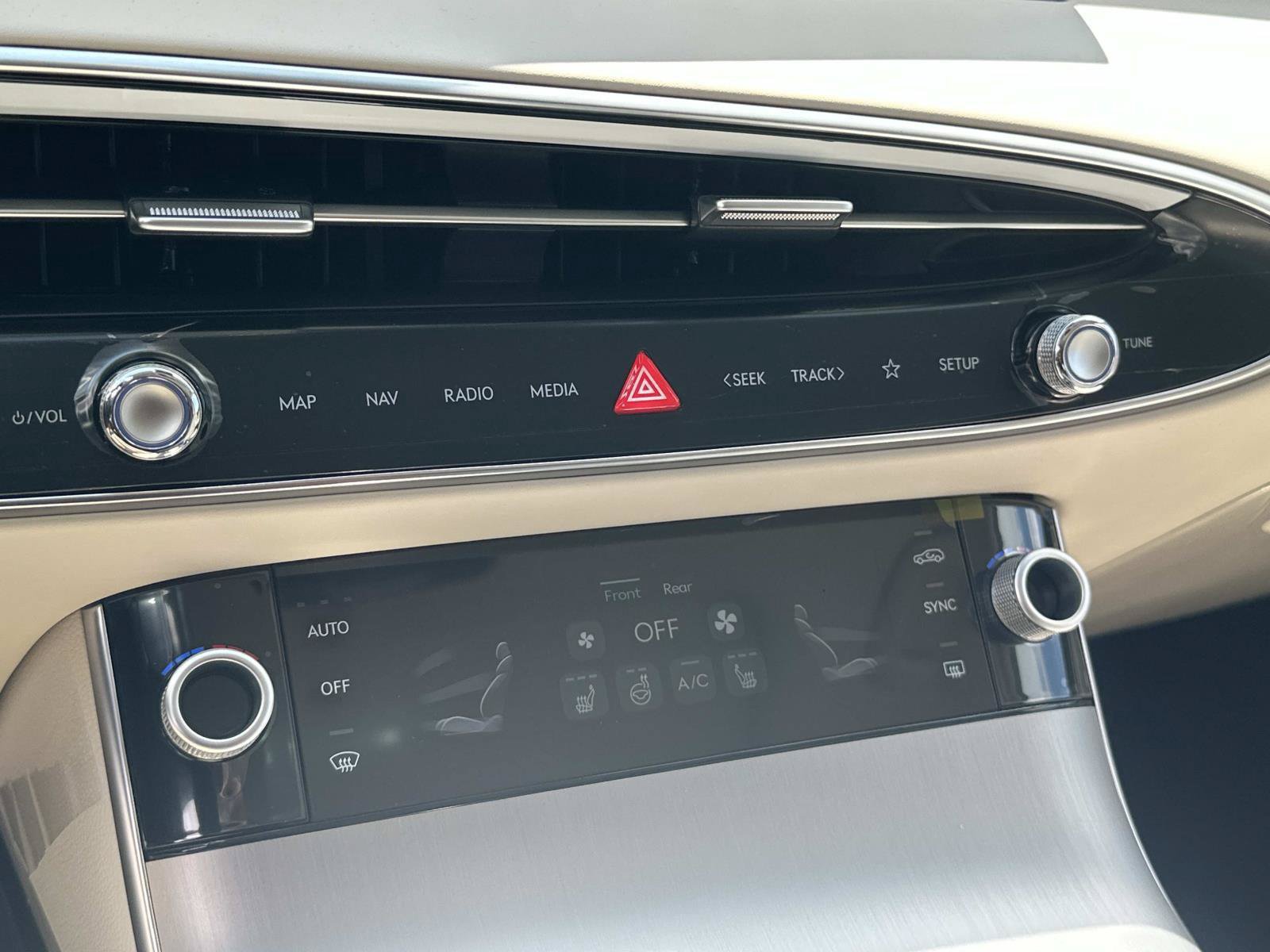 New 2027 Genesis GV70 2.5T Select AWD/4WD image 13
