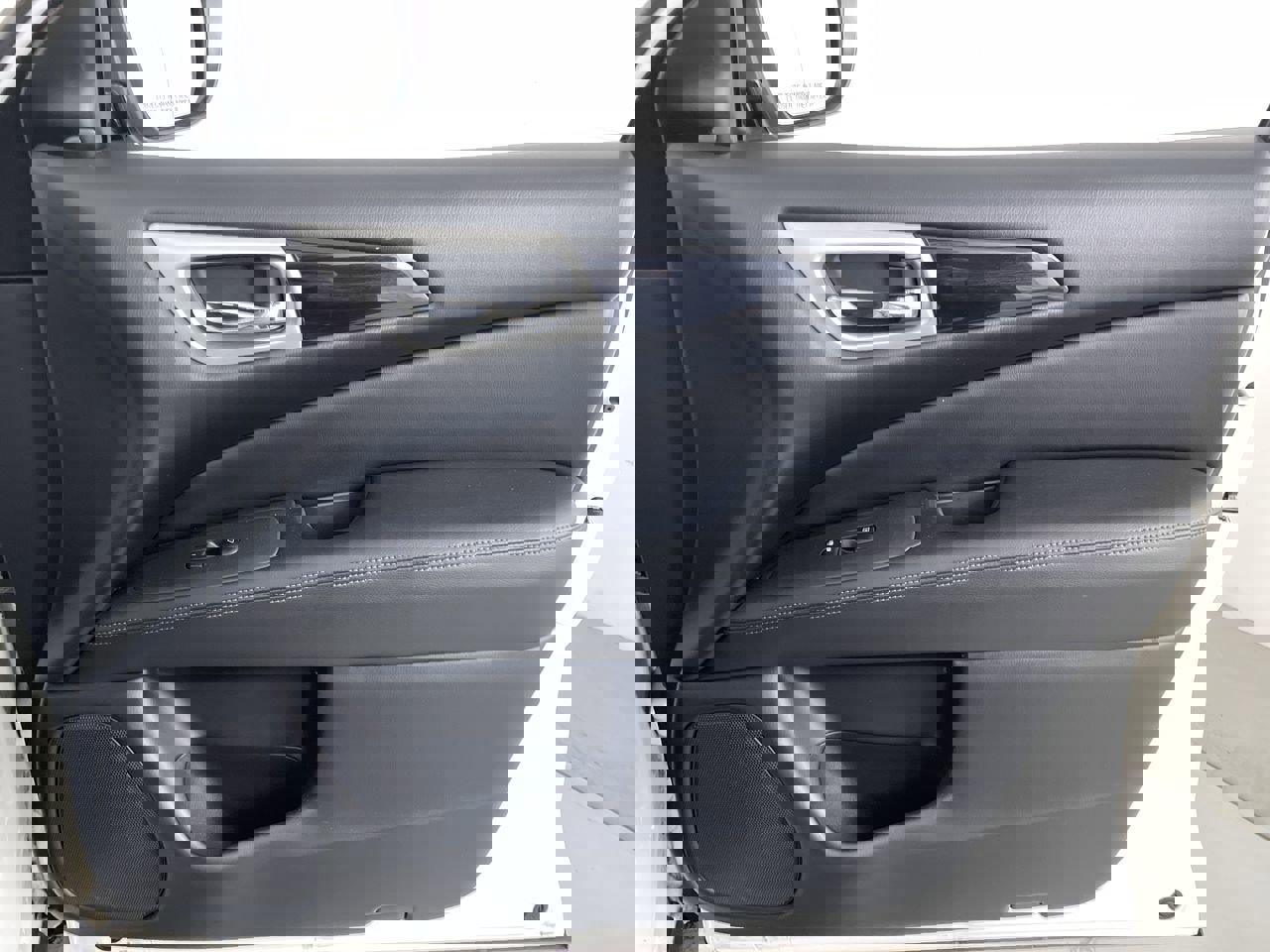 Used 2019 Nissan Pathfinder SV image 24