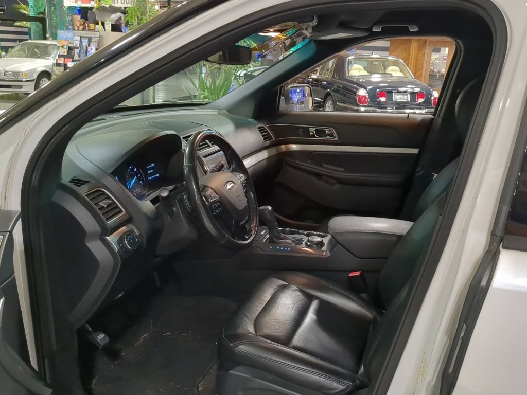 Used 2016 Ford Explorer XLT w/ Equipment Group 202A AWD/4WD image 16