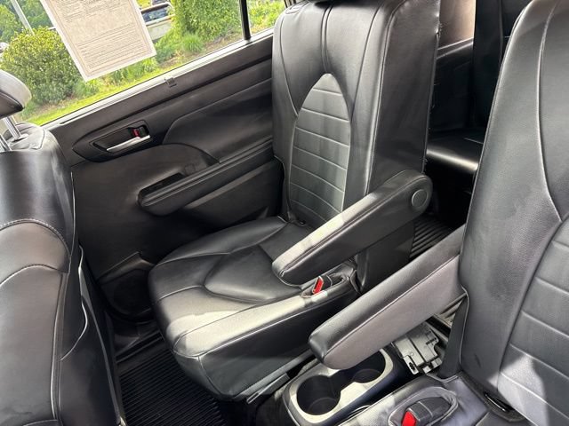 Used 2023 Toyota Highlander XLE AWD/4WD image 26