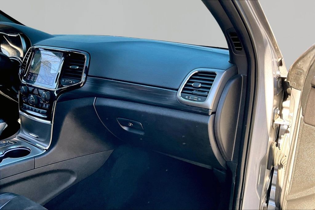 Used 2020 Jeep Grand Cherokee Altitude image 18