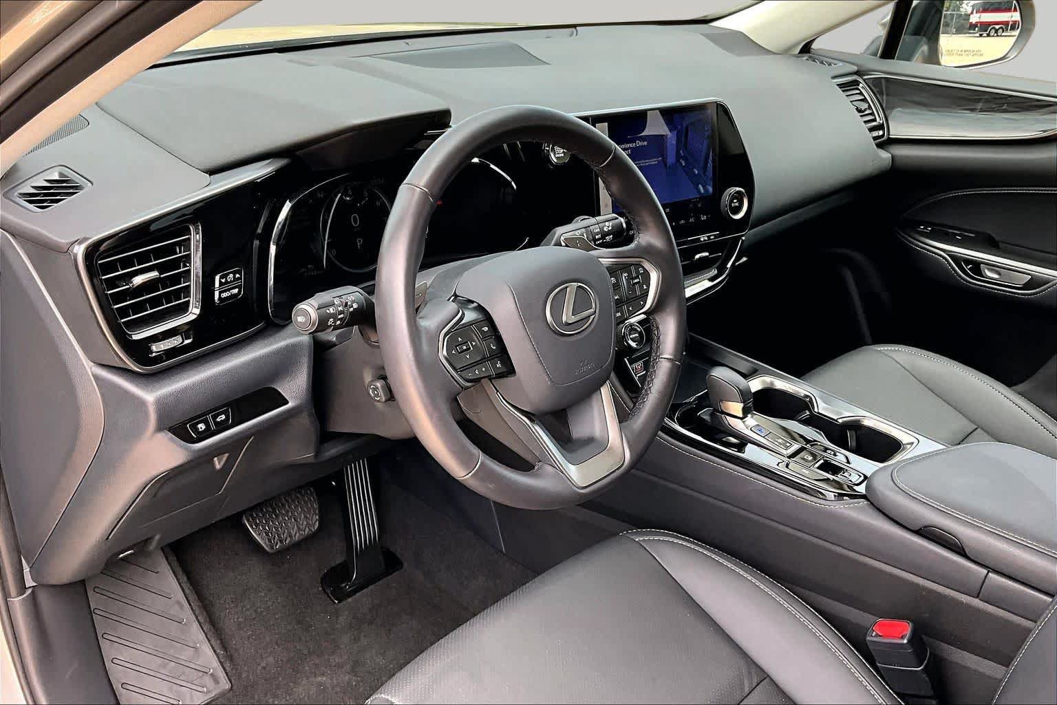 Used 2025 Lexus NX 250 FWD w/ Accessory Package (Z1) image 18