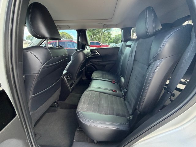 Used 2023 Mitsubishi Outlander SE AWD/4WD image 13