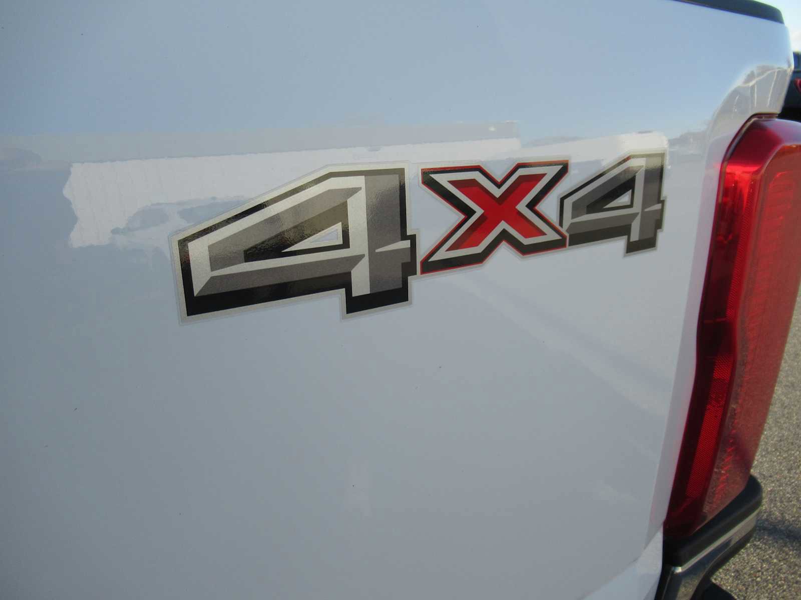 Used 2023 Ford F350 Lariat image 13