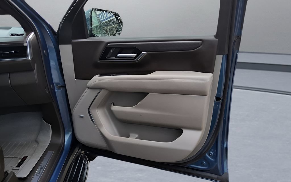 Used 2025 GMC Yukon XL Elevation AWD/4WD image 44