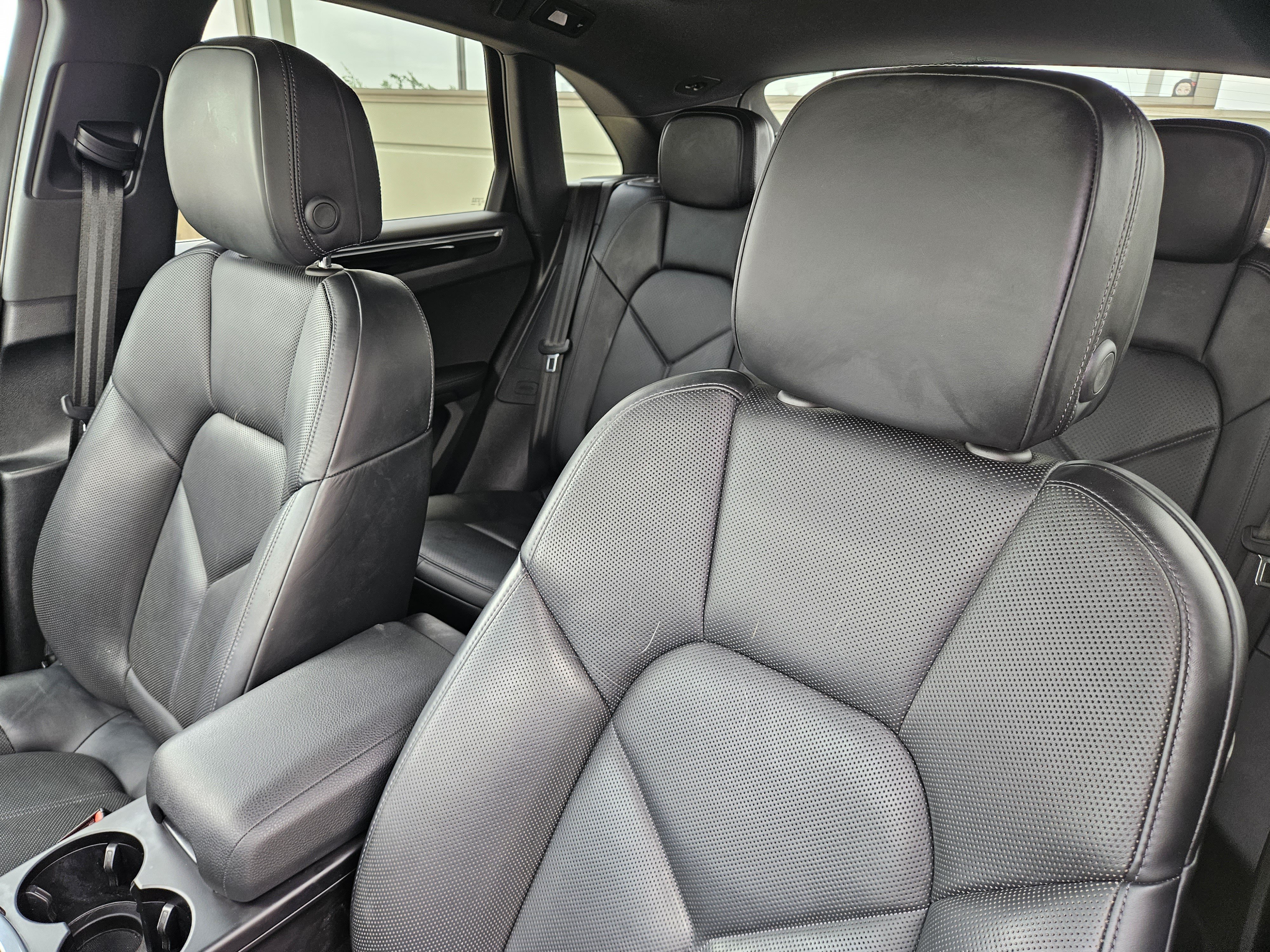 Certified 2021 Porsche Macan AWD/4WD image 6
