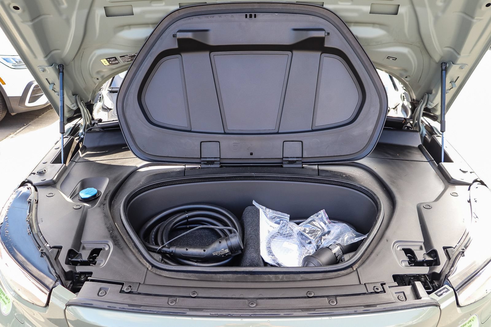Used 2023 Volvo XC40 Recharge Ultimate AWD/4WD image 27