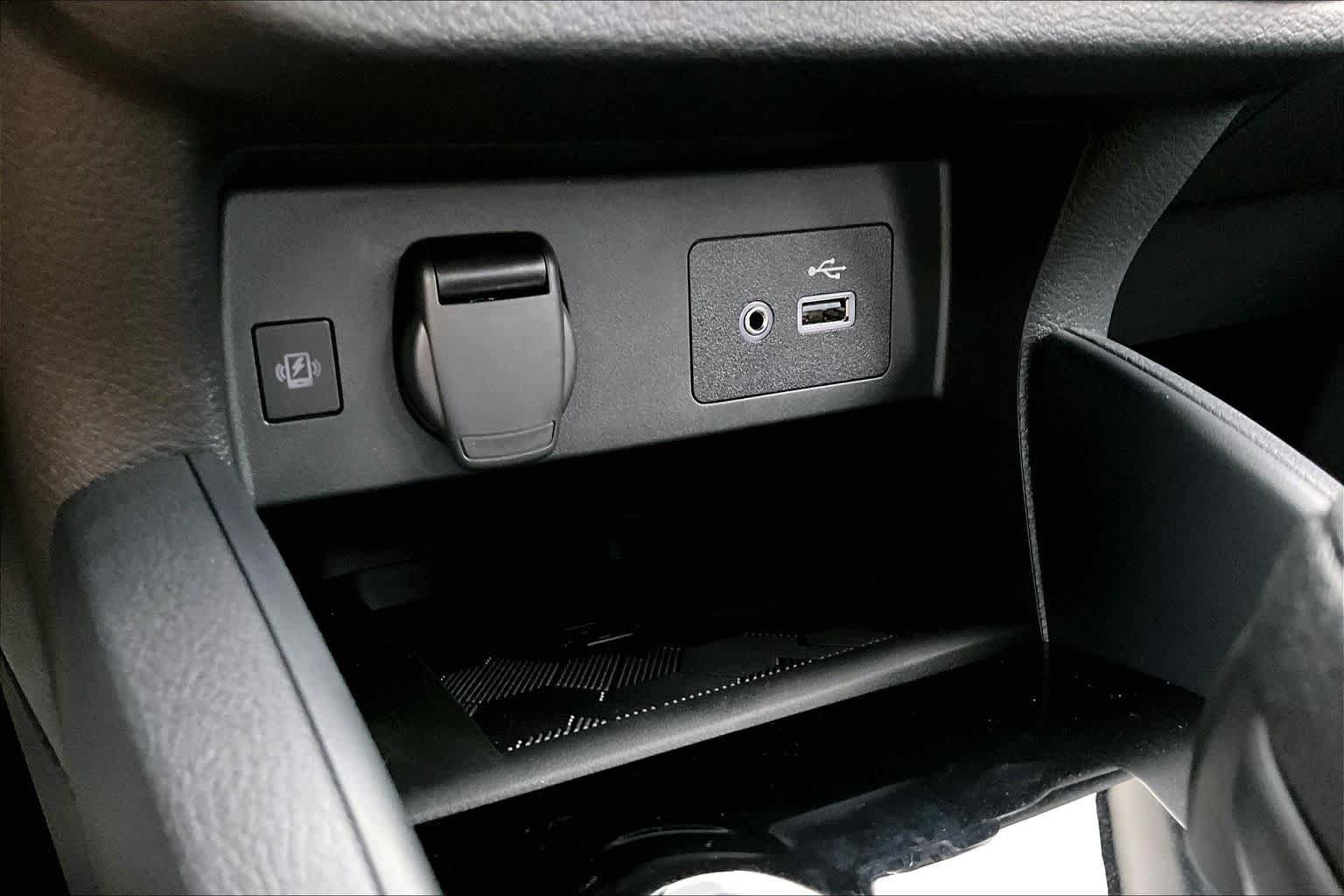 Used 2025 Nissan Versa SV w/ Trunk Package FWD image 18