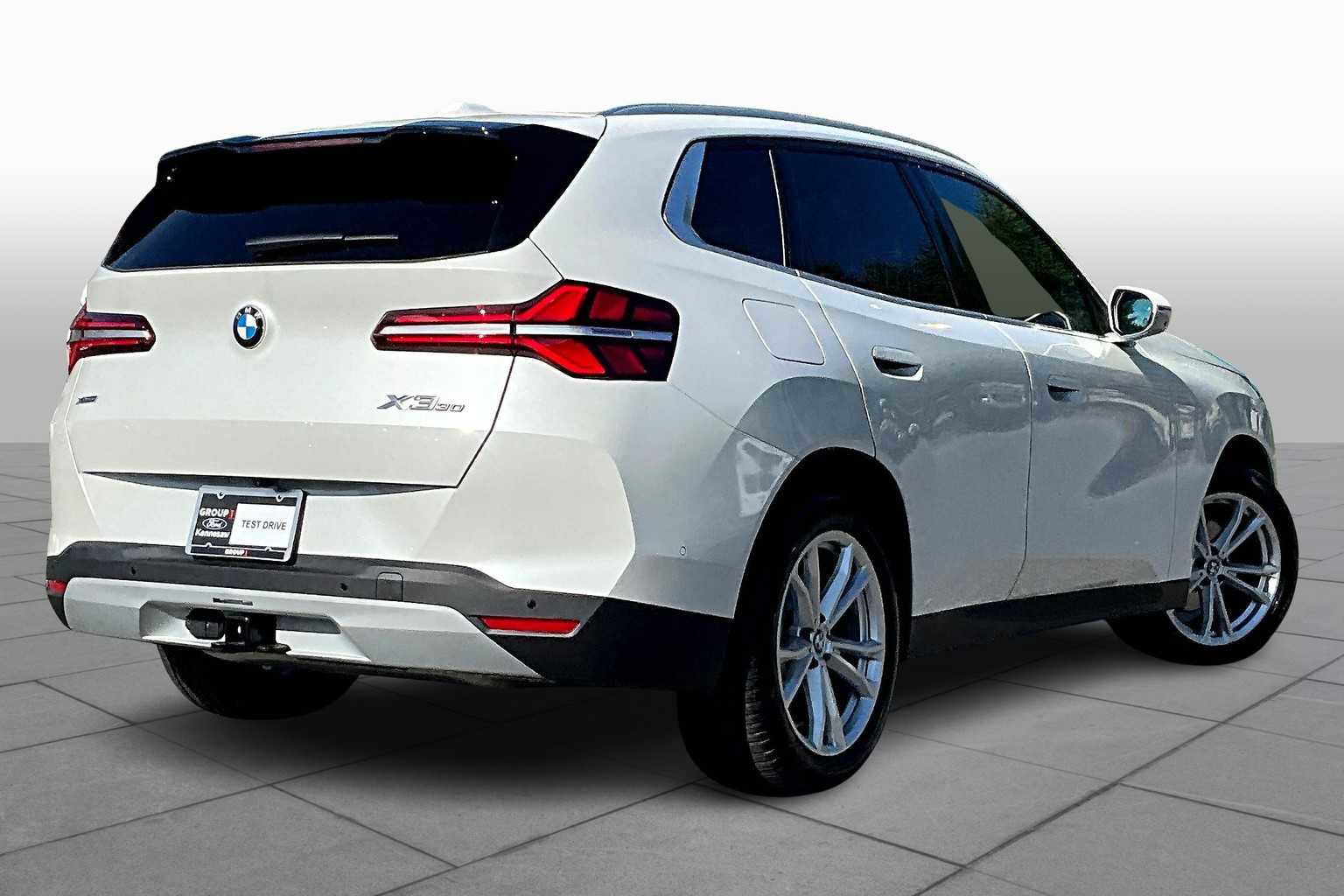 Used 2025 BMW X3 xDrive30i w/ Premium Package image 12