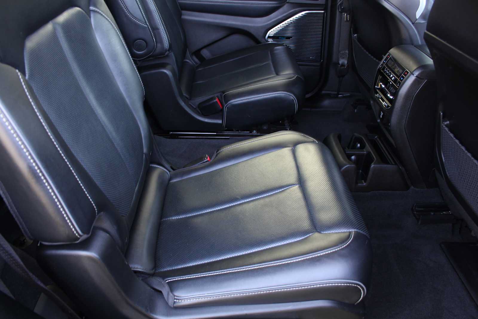 Used 2021 Jeep Grand Cherokee L Overland w/ Luxury Tech Group IV AWD/4WD image 24