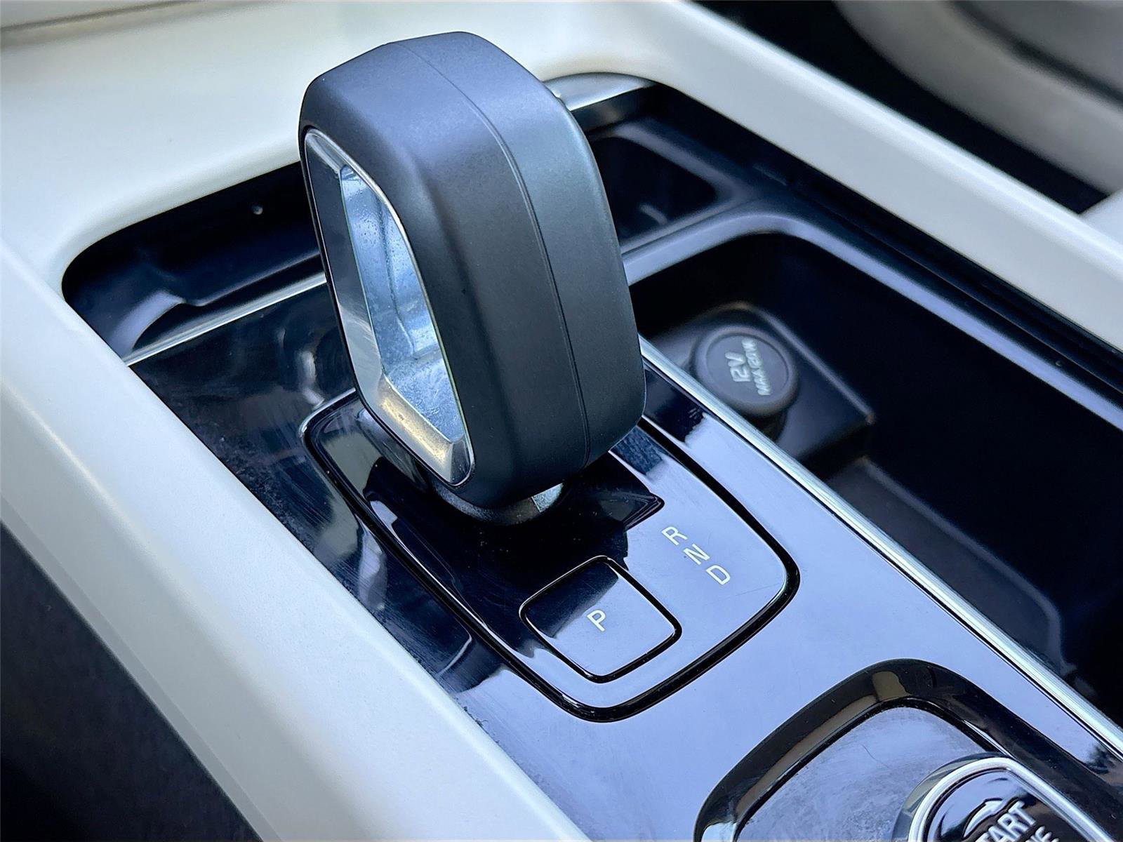 Used 2025 Volvo V60 B5 Cross Country Plus image 17