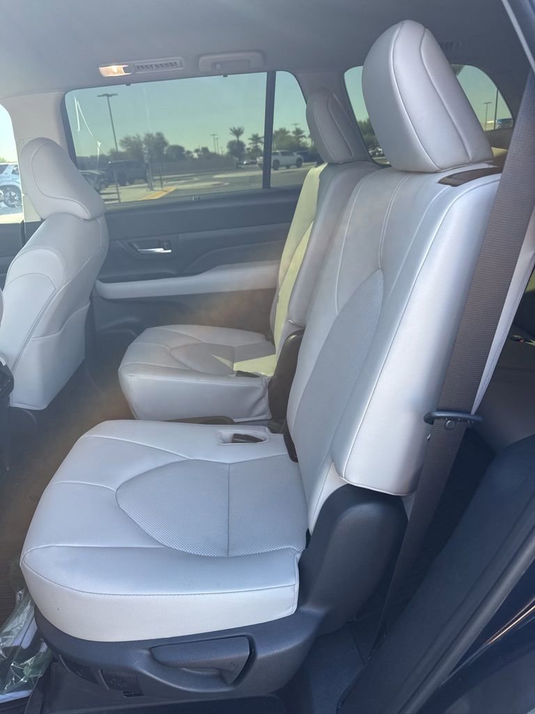 Certified 2024 Toyota Grand Highlander XLE image 4