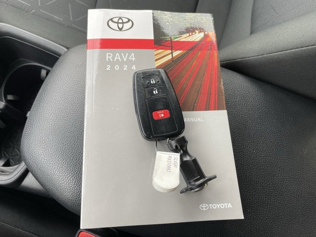 Used 2024 Toyota RAV4 XLE image 41
