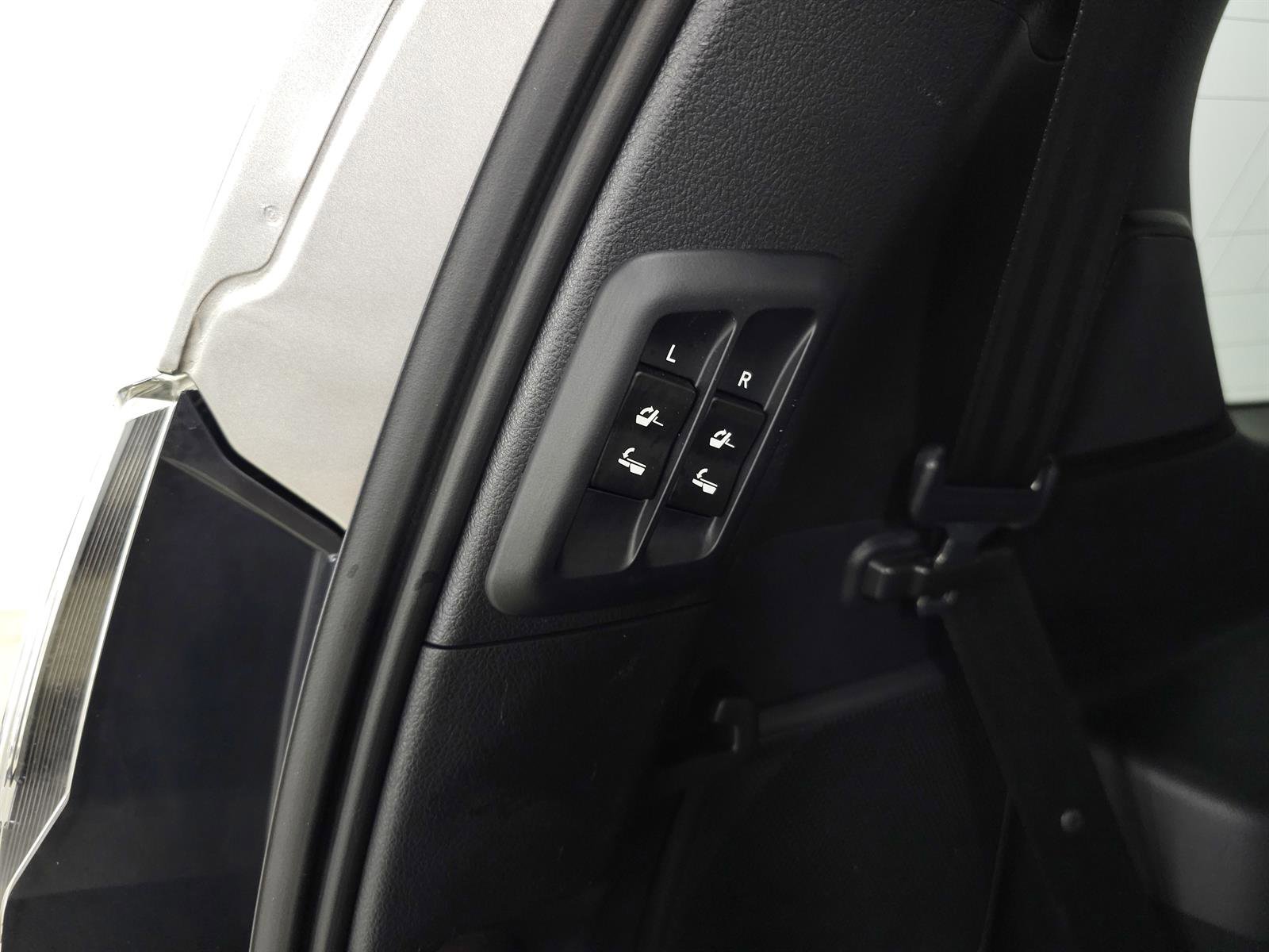 Used 2023 Lexus GX 460 Premium w/ Accessory Package AWD/4WD image 9