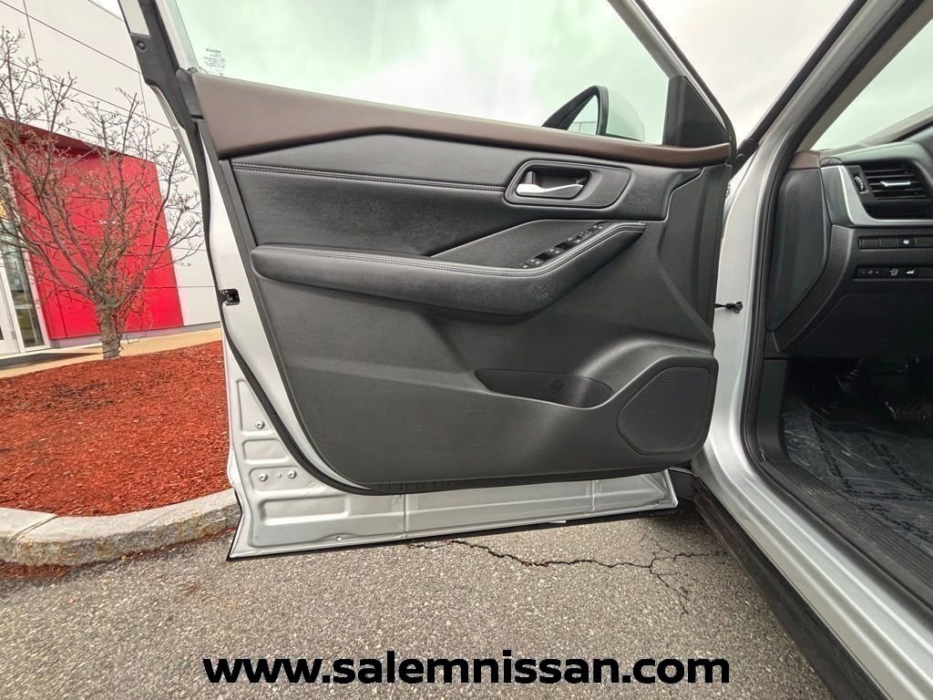Certified 2023 Nissan Rogue SV w/ SV Premium B Package image 12