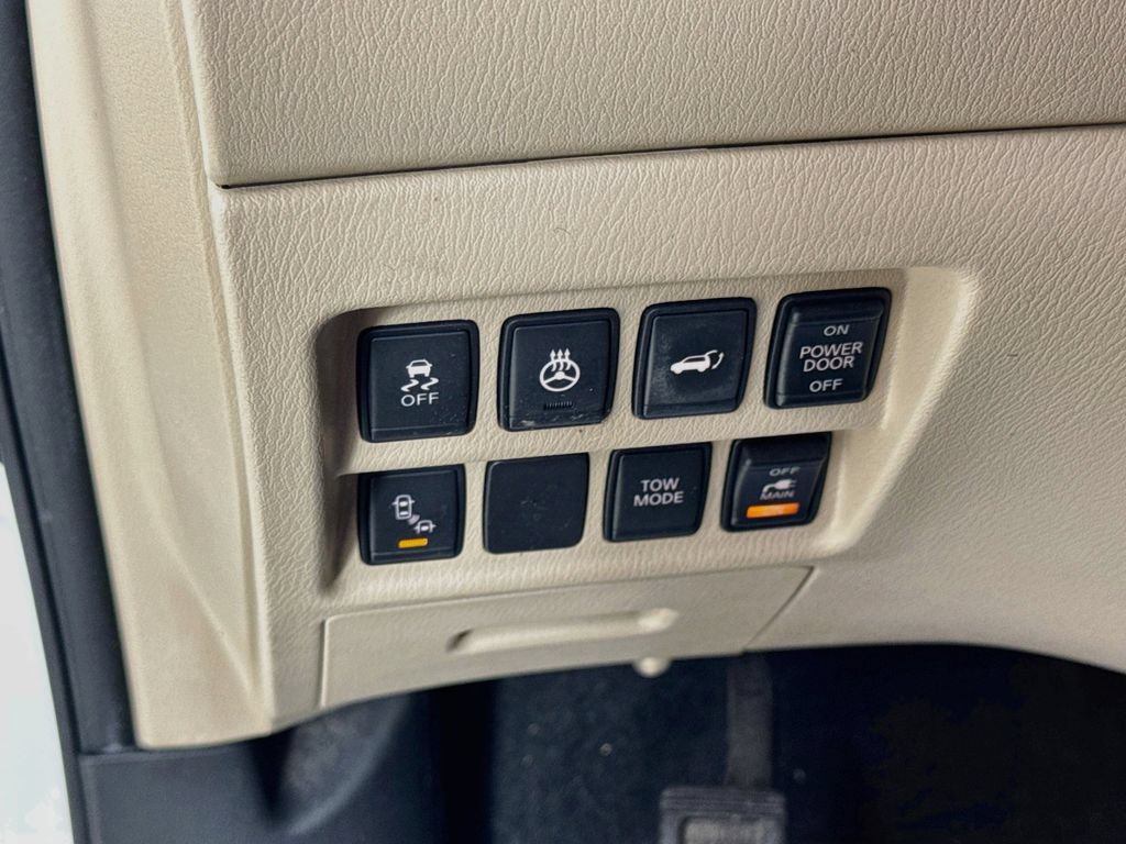 Used 2016 Nissan Pathfinder Platinum w/ Family Entertainment Package FWD image 12