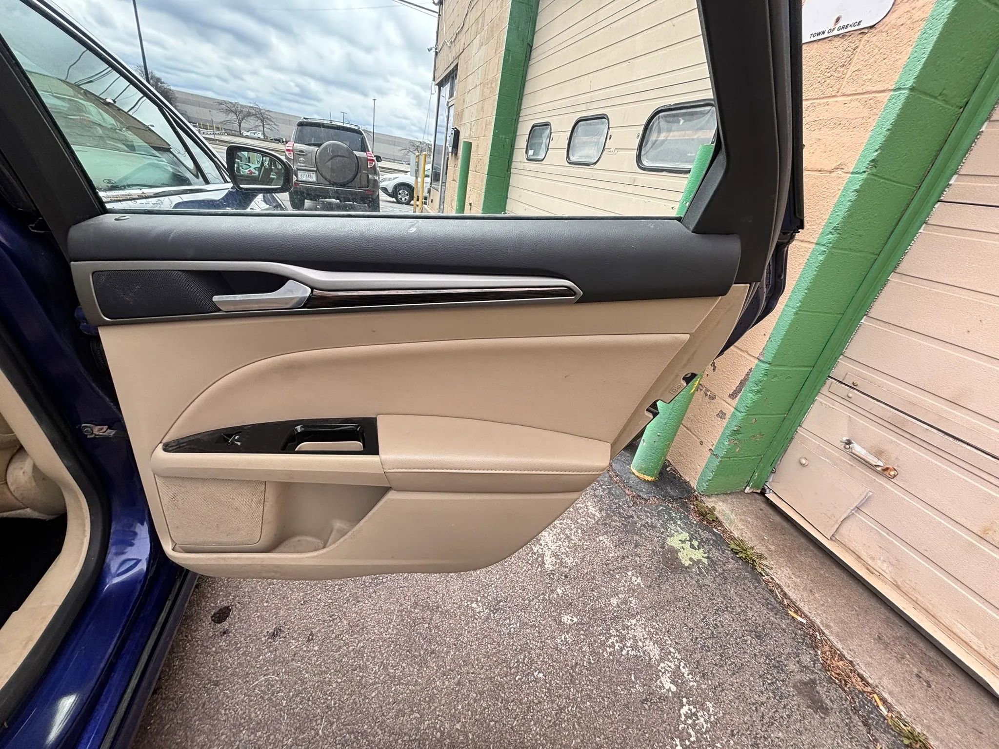 Used 2014 Ford Fusion SE w/ Equipment Group 202A image 25